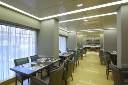 Ramada Beirut Downtown - image 9