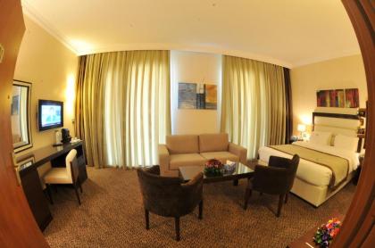 Lancaster Raouche Hotel - image 19