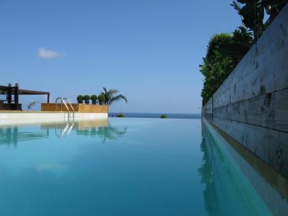 Warwick Palm Beach Hotel - image 1