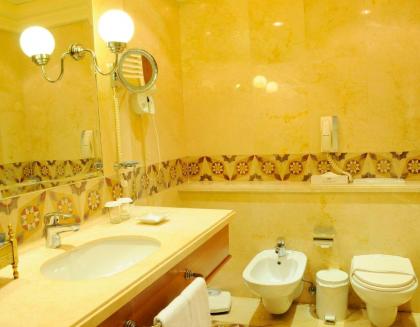 Warwick Palm Beach Hotel - image 8