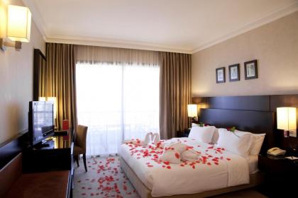 Ramada Plaza Beirut Raouche - image 2