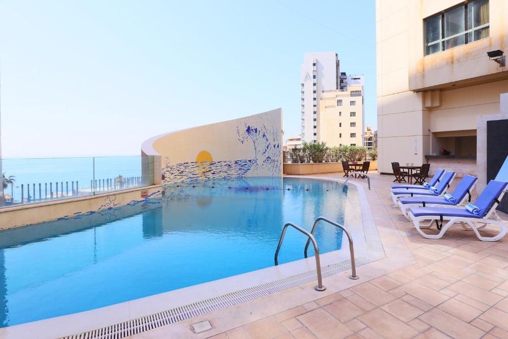 Ramada Plaza Beirut Raouche - image 4