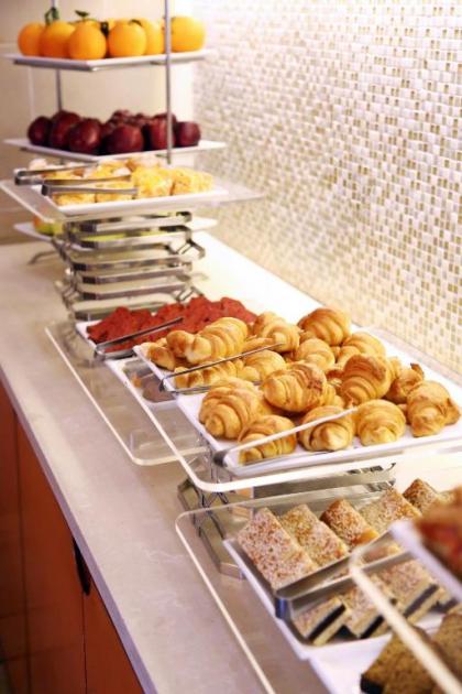 Ramada Plaza Beirut Raouche - image 8