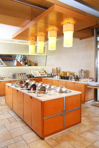 Ramada Plaza Beirut Raouche - image 9