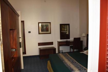 The Mayflower Hotel - image 10