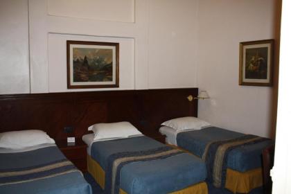 The Mayflower Hotel - image 9