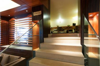Le Commodore Hotel - image 10