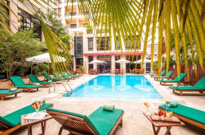 Le Commodore Hotel - image 18