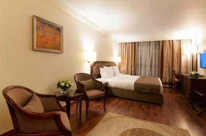 Le Commodore Hotel - image 20