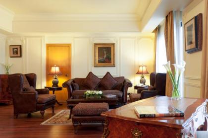 Le Commodore Hotel - image 3