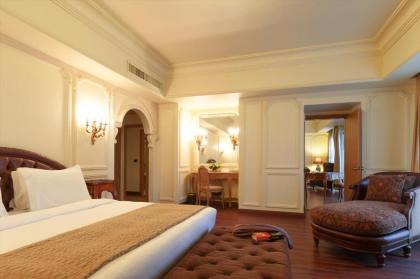 Le Commodore Hotel - image 4