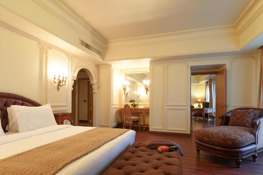 Le Commodore Hotel - image 4