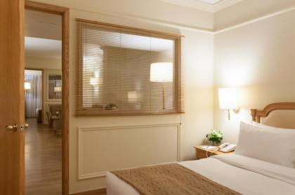 Le Commodore Hotel - image 6