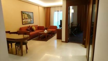 King Suites Hotel - image 12