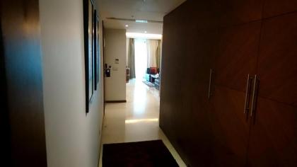 King Suites Hotel - image 14