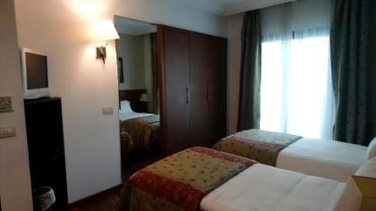 King Suites Hotel - image 15