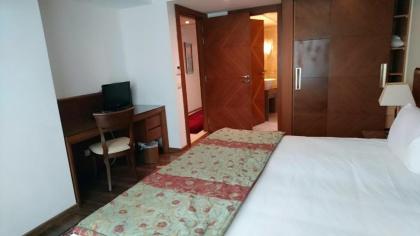 King Suites Hotel - image 18