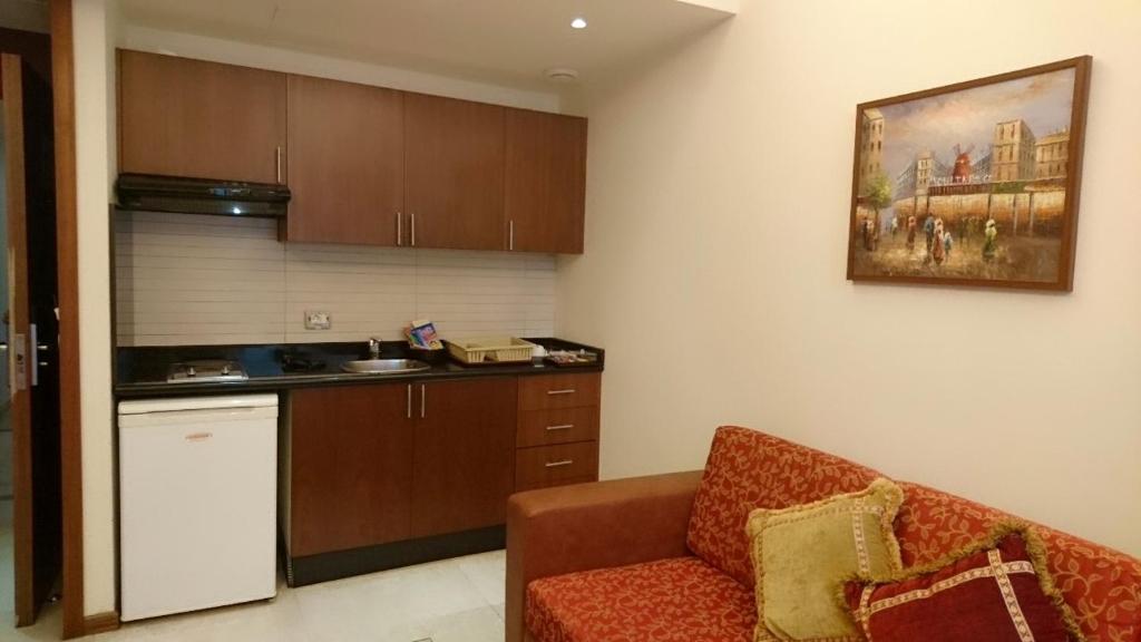 King Suites Hotel - image 4