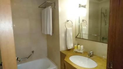 King Suites Hotel - image 8
