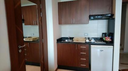 King Suites Hotel - image 9