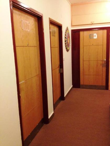 Embassy Hotel - image 9