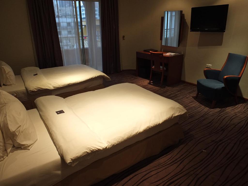 Plaza Hotel - image 4