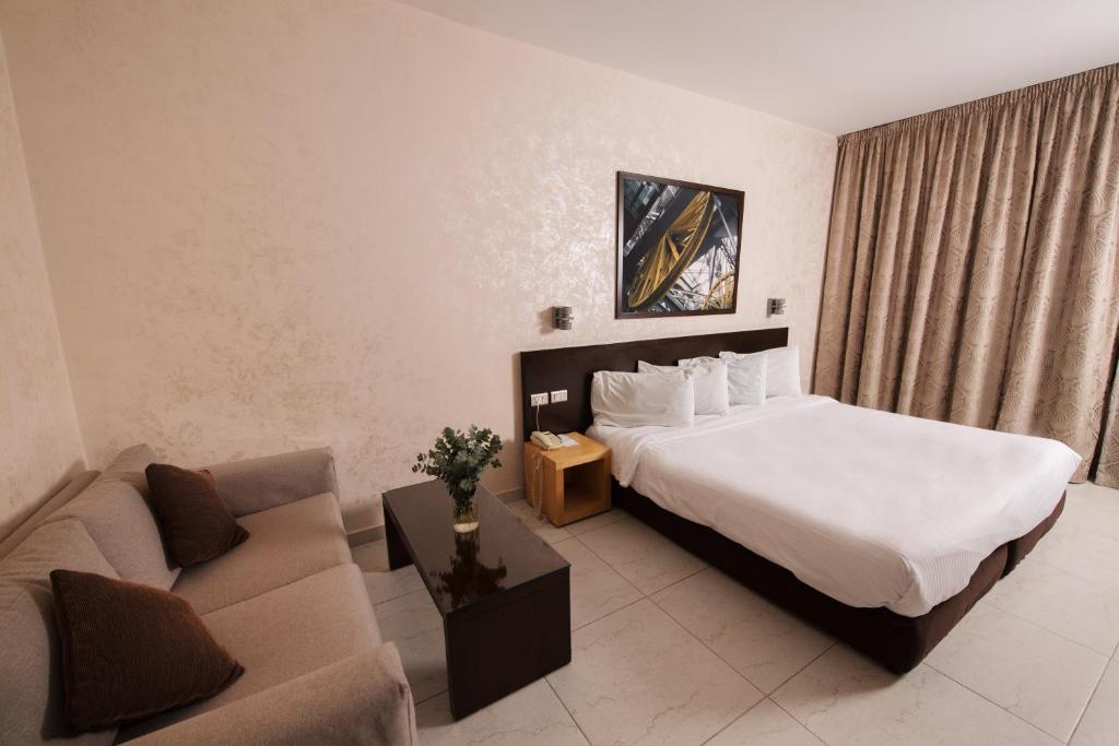 The Parisian Hotel - image 2
