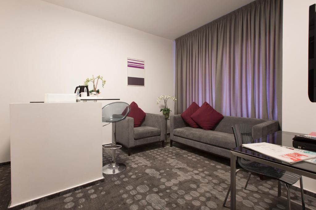 Hotel 35 Rooms - image 2