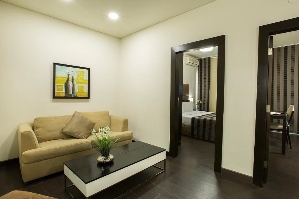 Orient Queen Homes Hotel - image 2