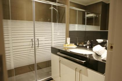 ParkTower Suites - image 12