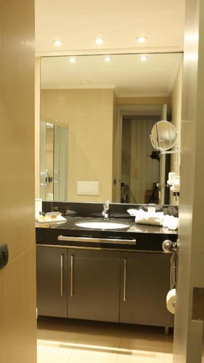 ParkTower Suites - image 14