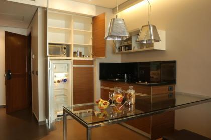 ParkTower Suites - image 2