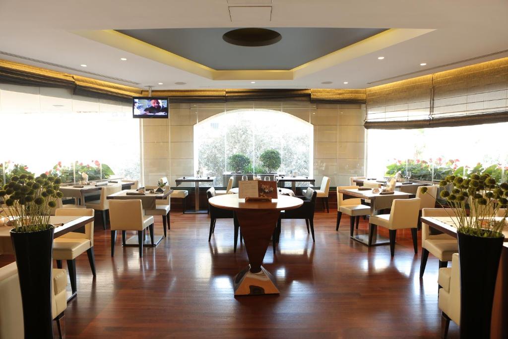 ParkTower Suites - image 6