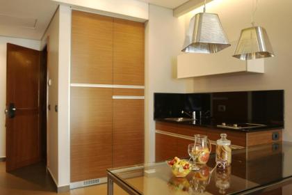 ParkTower Suites - image 7