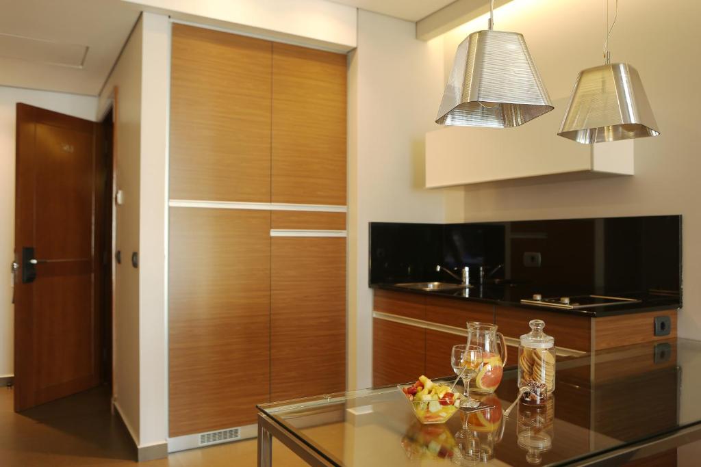 ParkTower Suites - image 7