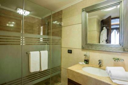 Imperial Suites Hotel - image 10