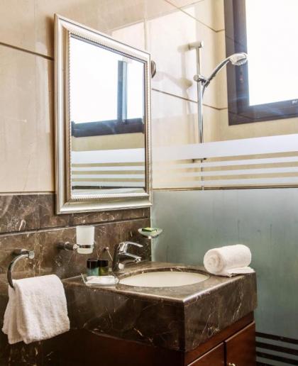 Imperial Suites Hotel - image 2