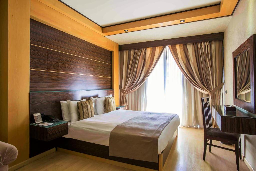 Imperial Suites Hotel - image 4