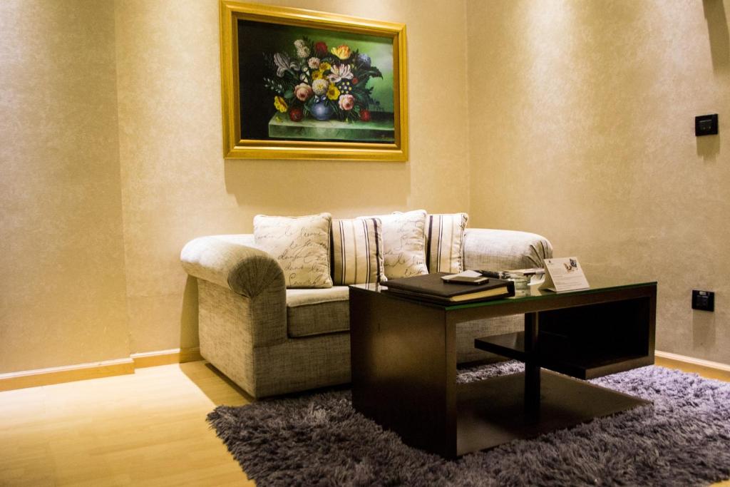 Imperial Suites Hotel - image 6