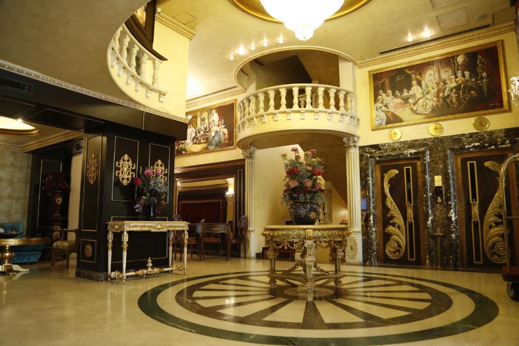 Queens Suite Hotel - main image