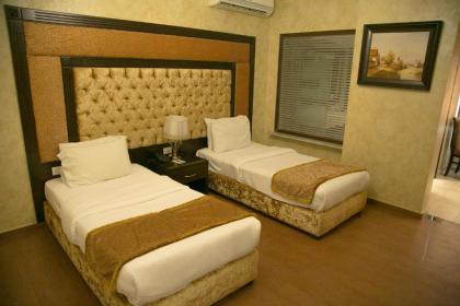 Queens Suite Hotel - image 10