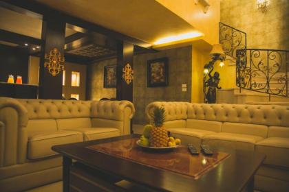 Queens Suite Hotel - image 13