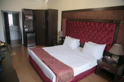 Queens Suite Hotel - image 20