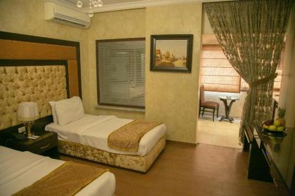Queens Suite Hotel - image 8