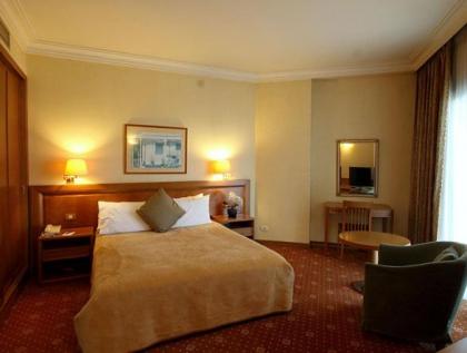 Promenade Hotel - image 2