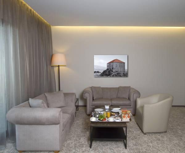 Promenade Hotel - image 4