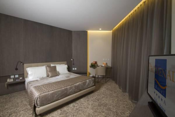 Promenade Hotel - image 5