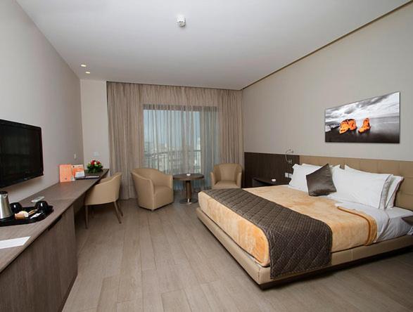 Promenade Hotel - image 7