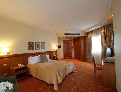 Promenade Hotel - image 8