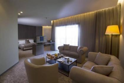 Promenade Hotel - image 9
